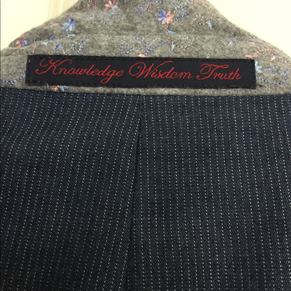 Like New Robert Graham sports coat - Picture 7 of 7